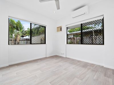 6 Walnut Street, Holloways Beach