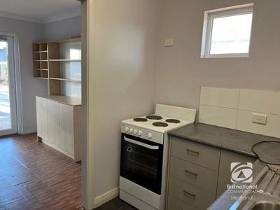 2 / 37 Steel Loop, Wedgefield