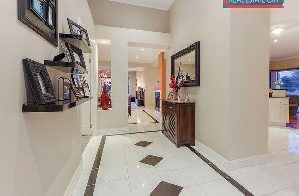 1 The Ridge, Oaklands Junction