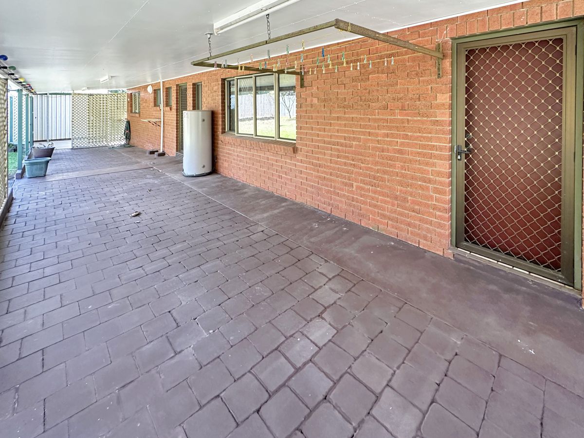 21 Crouch Avenue, Atherton