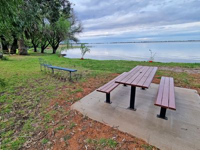 Kangaroo Lake Road, Mystic Park