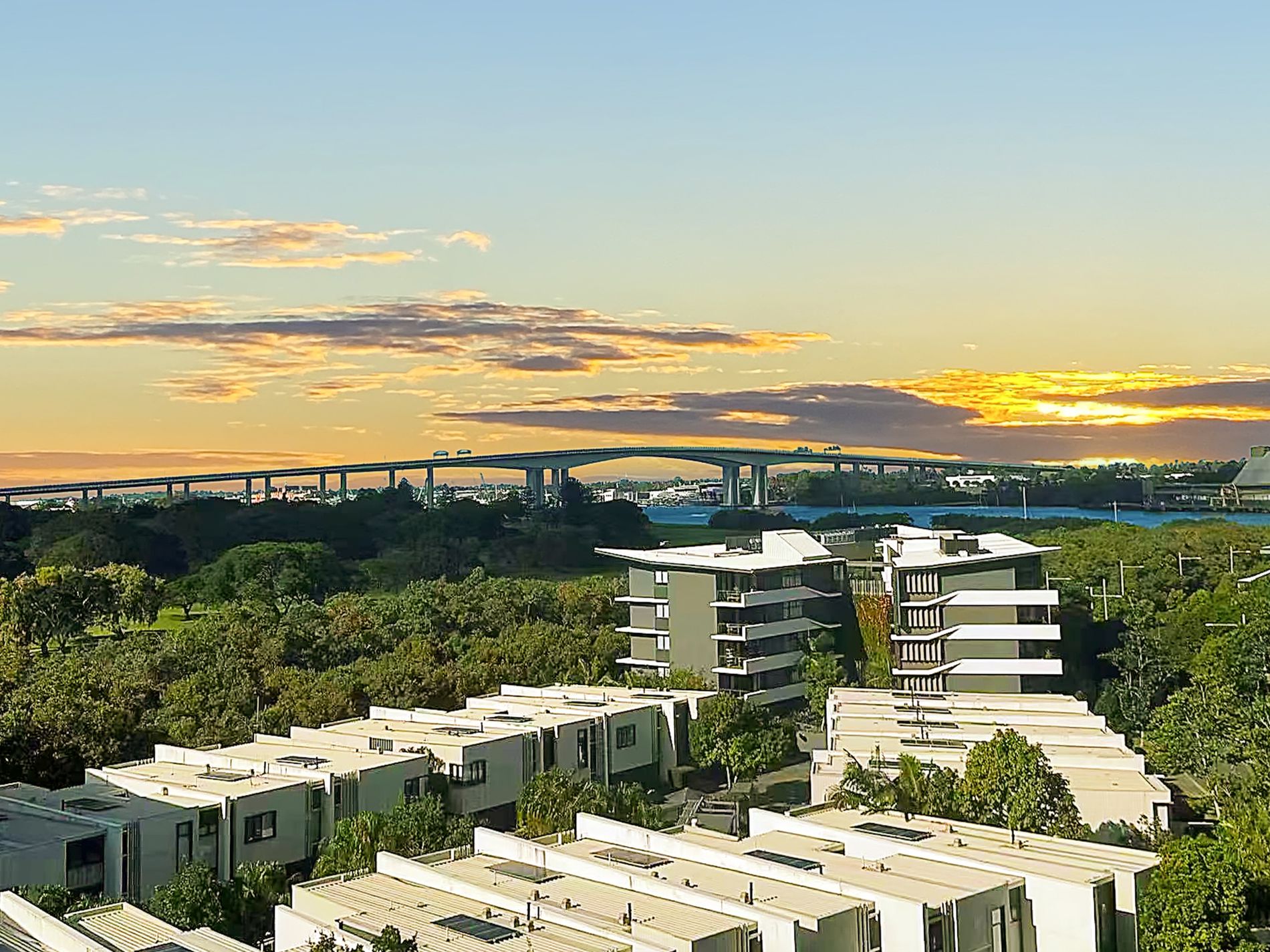 20801 / 320 MacArthur Avenue, Hamilton