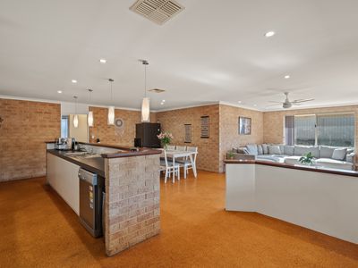 2 Stenton Gardens, Kinross