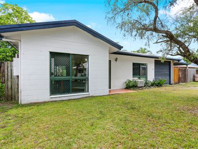 6 Yates Court, White Rock