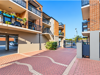 21 / 120-122 Lake Street, Perth
