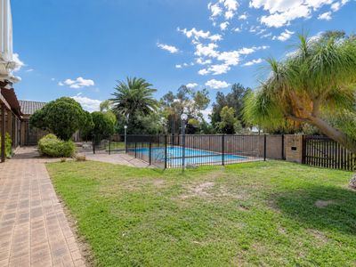 5 Lakeside Road, Churchlands