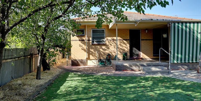 20 Brock, Euroa