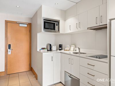 303 / 2801-2833 Gold Coast Highway, Surfers Paradise