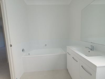 2 Glasspond Street, Chisholm