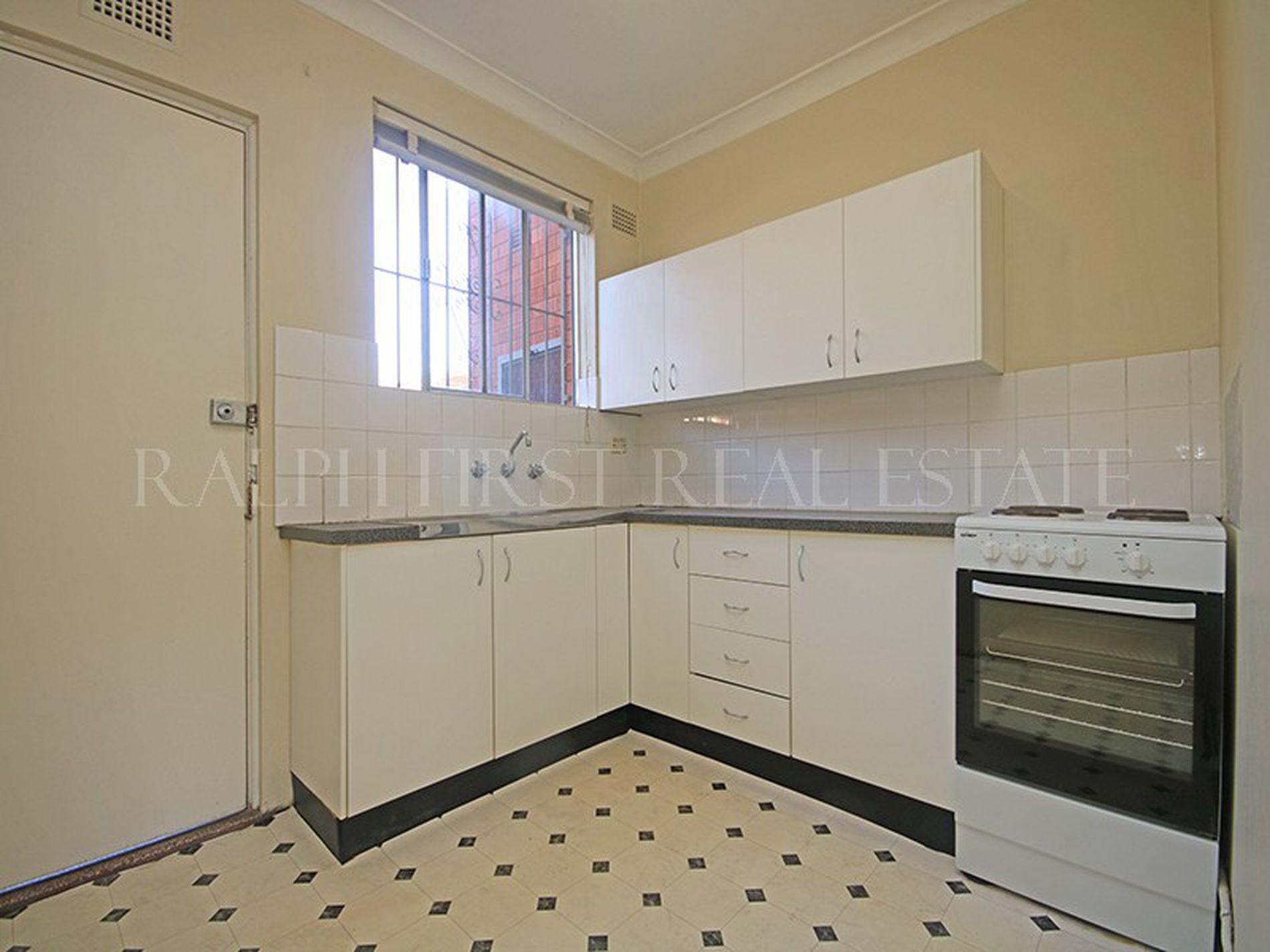 8 / 16 Renown Avenue, Wiley Park