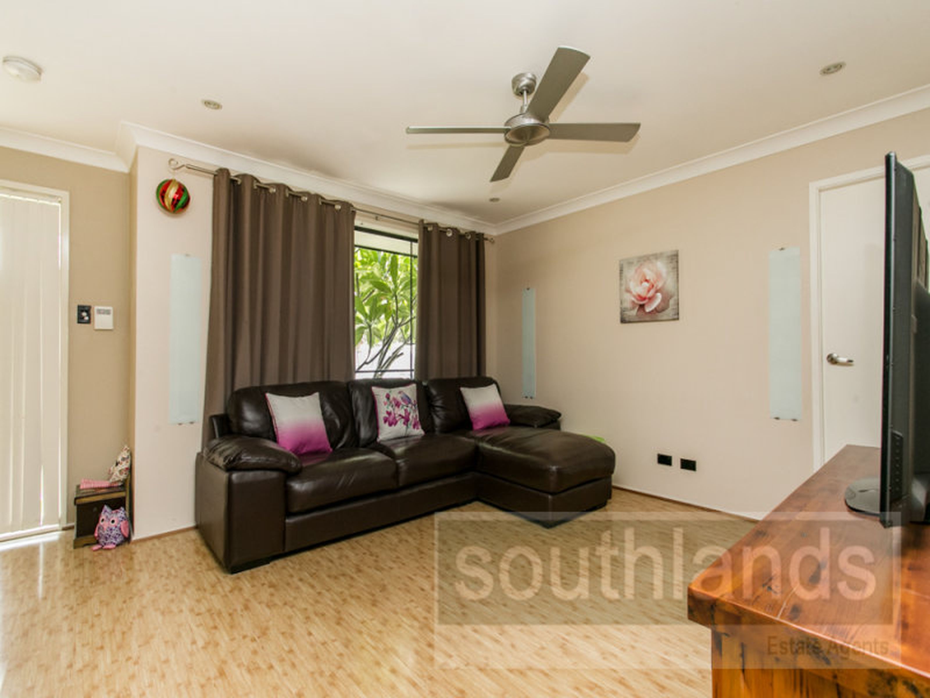 5 Yenna Place, GLENMORE PARK