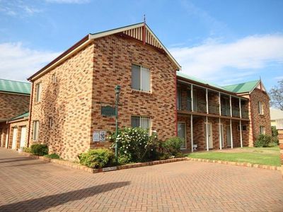 12 / 77 Bultje Street, Dubbo