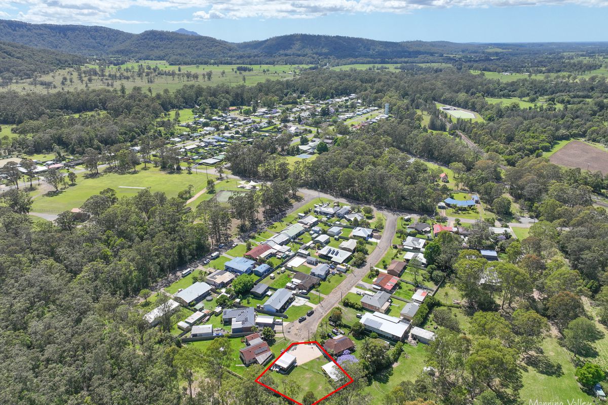 17 Hampton Court , Lansdowne