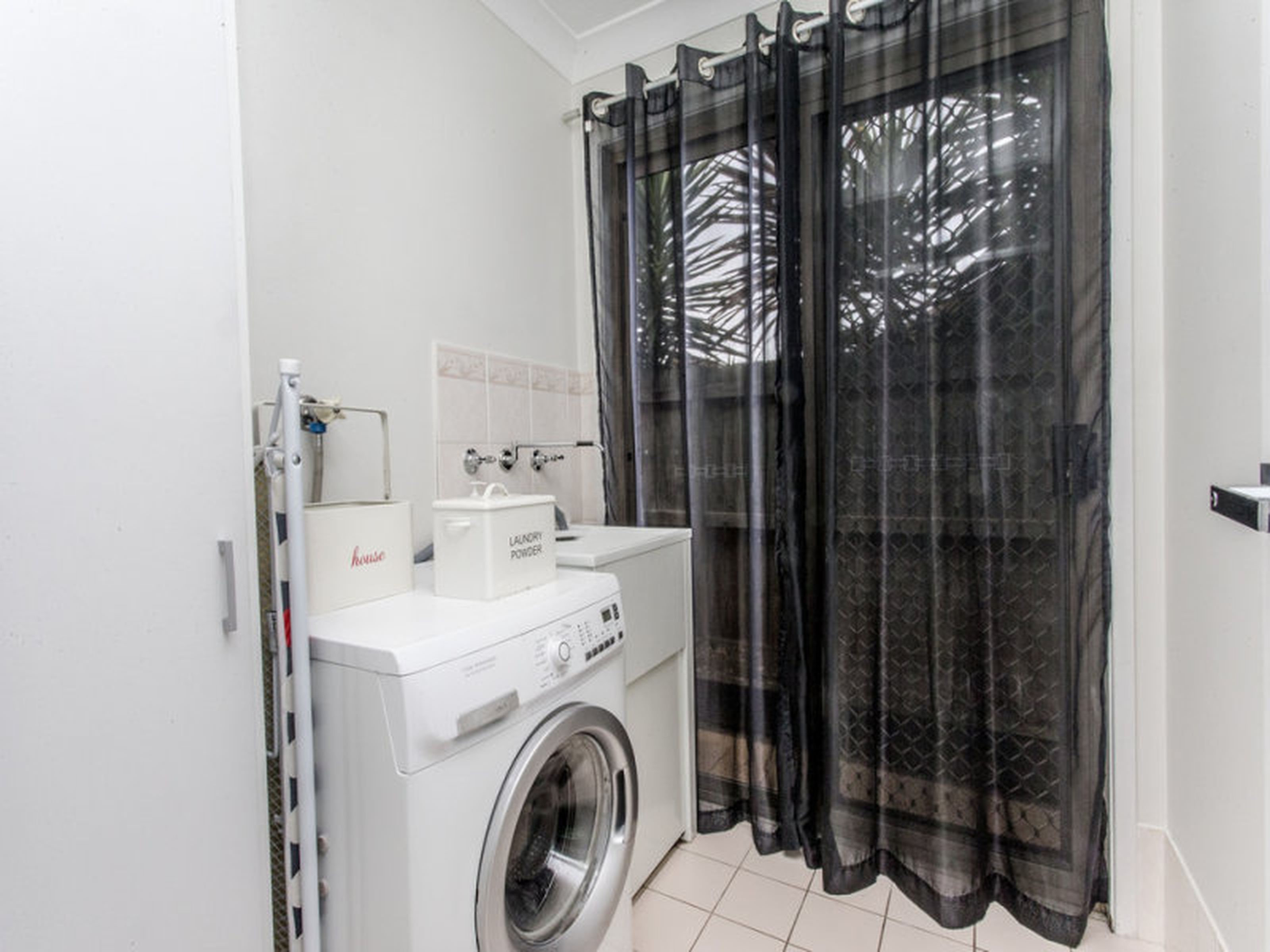 5 Woburn Place, GLENMORE PARK