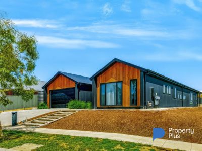 8 Banksia Court, Campbells Creek