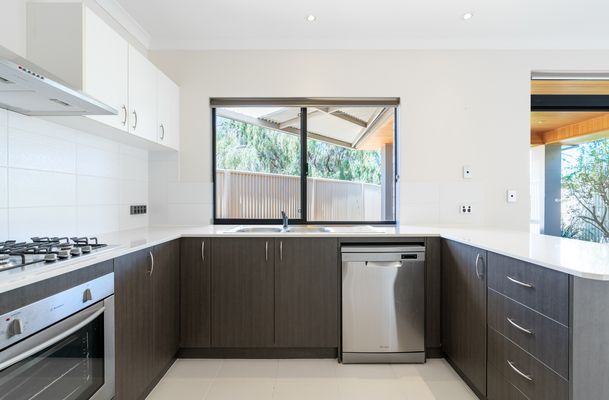 13 Coniston Bend, Waikiki