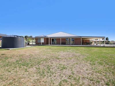 5-7 Jacaranda Ave, Rutherglen