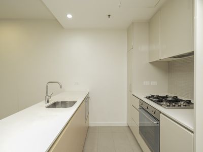 605 / 70 Queens Road, Melbourne