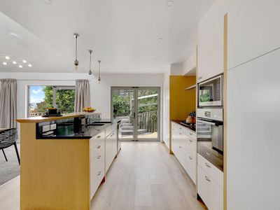 10 Kahu Road, Paremata