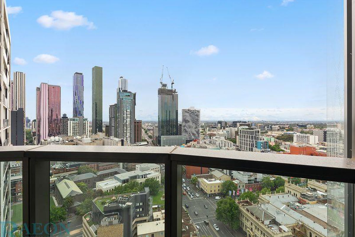 2004/23 Mackenzie Street, Melbourne