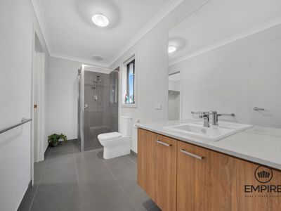 32 Theatre Circuit, Clyde North