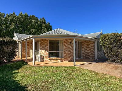 1 / 2 Balanga Court, South Toowoomba