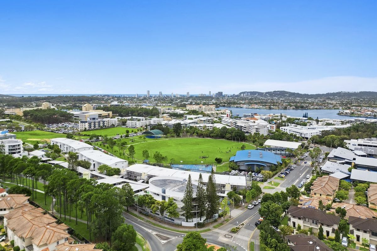 13 / 98 University Drive, Varsity Lakes