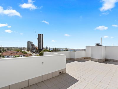 27 / 136  Marine Parade, Southport