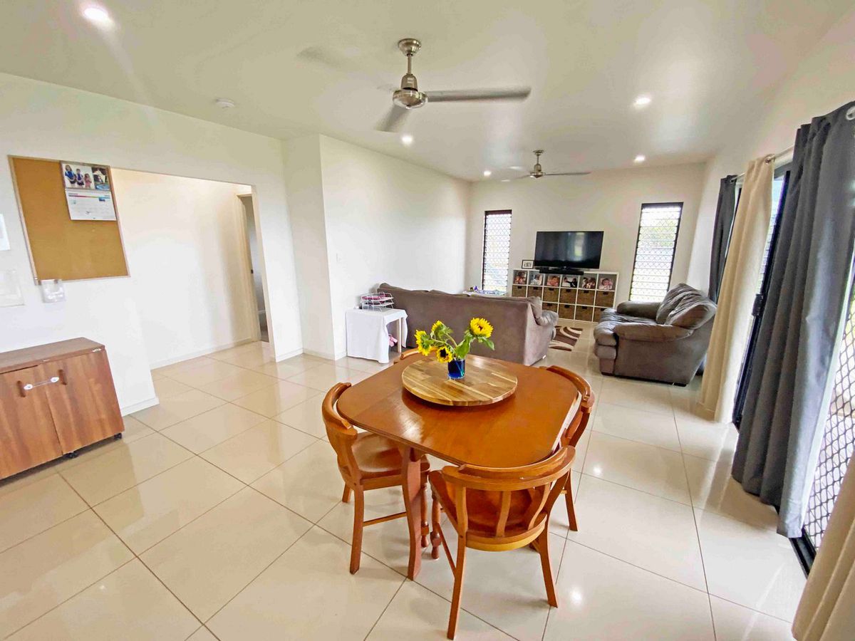 30 Gargan Lane, Atherton