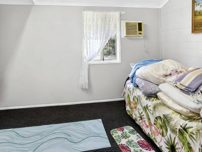 9 Bundesen Avenue, Midge Point