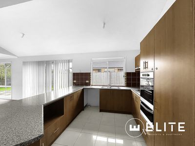 2 Greenfield Court, Cranbourne North