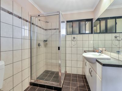 1 / 23 Mannikan Court, Bakewell