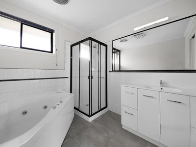 2 Saddington Avenue, Hoppers Crossing