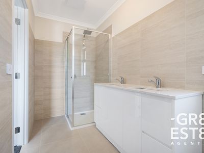 2b Evelyne Aveune, Cranbourne