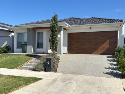9 Midford Avenue, Werribee