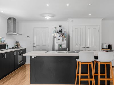 37 Millot Vista, Caversham