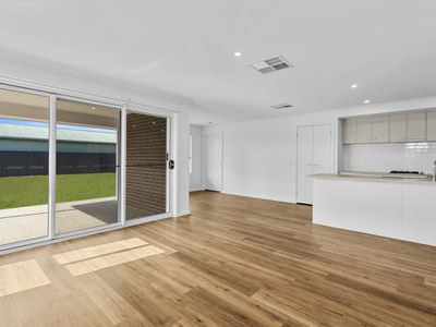 30 Lewis Crescent, Finley