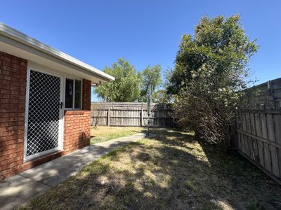 1 / 8 Galaxy Court, Whittington