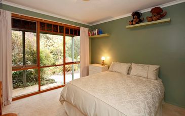 6 Fox Road, Beaconsfield Upper