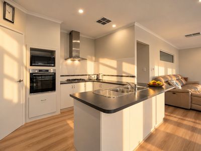 18 Barclay Way, Piara Waters