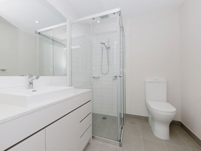 204 / 3 BILLY BUTTONS DRIVE, Narre Warren