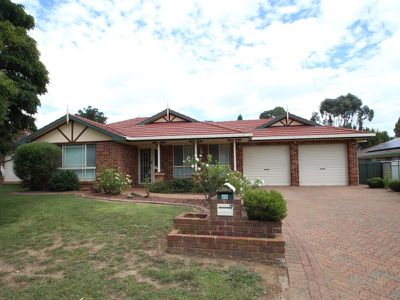 88 Turner Crescent, Orange