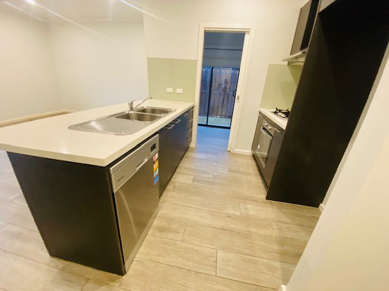 23 Chromite Circuit, Weir Views