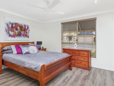 8 Downes Drive, Albion Park