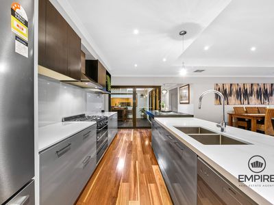31 Como Parade, Clyde North