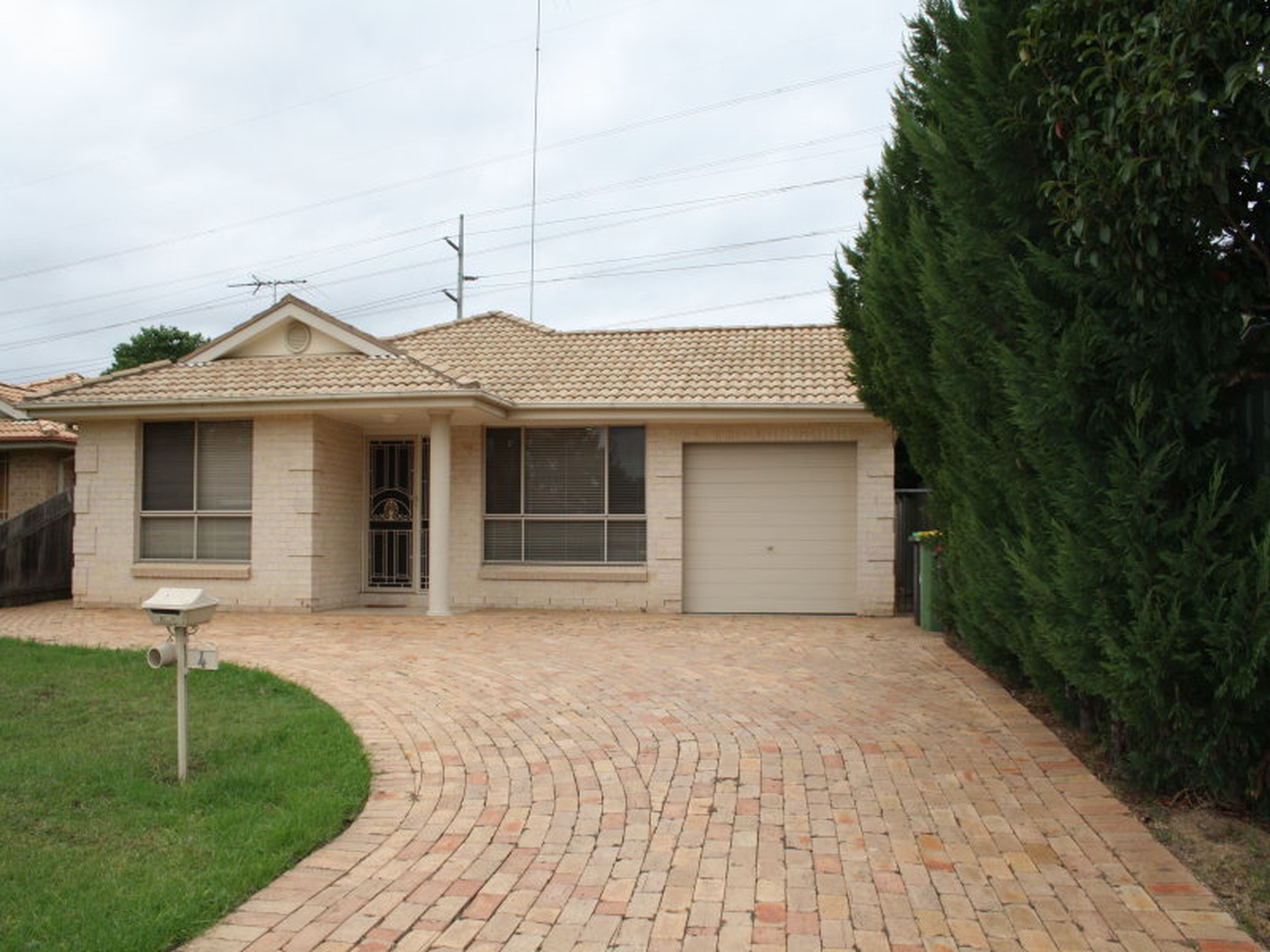 4 Linara Circuit, GLENMORE PARK