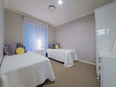 5 Sylvateere Cr, Wakerley