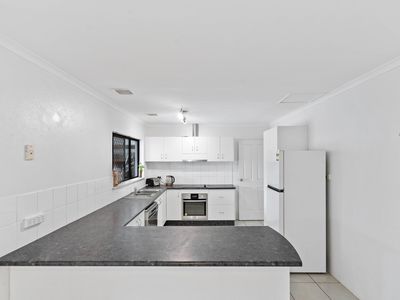 9 ZAMIA STREET, Holloways Beach