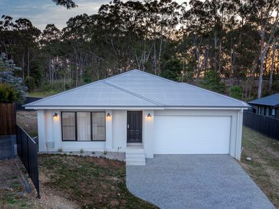 27 Admiralty Drive, Safety Beach