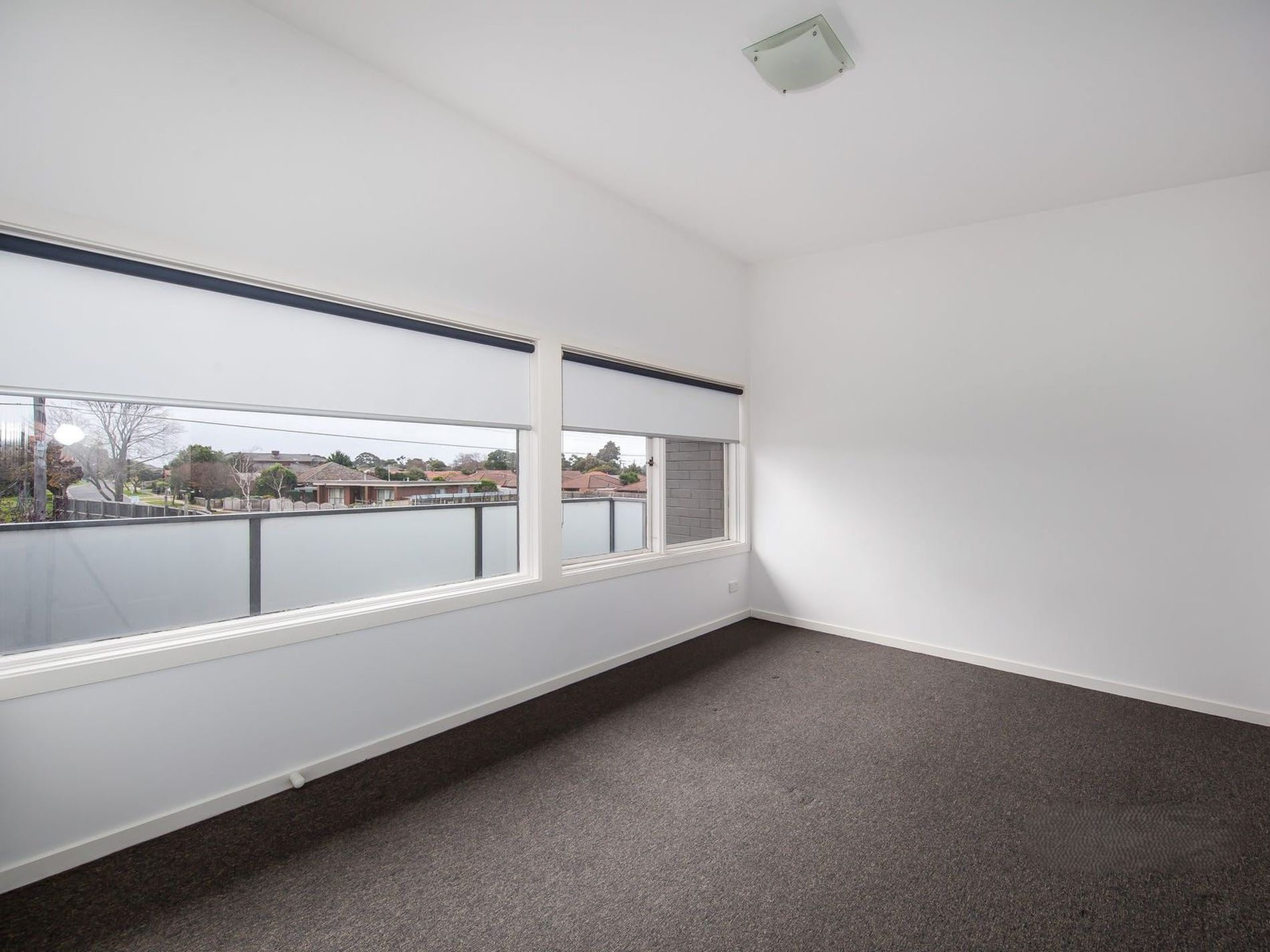 4 / 12 Market Road , Werribee